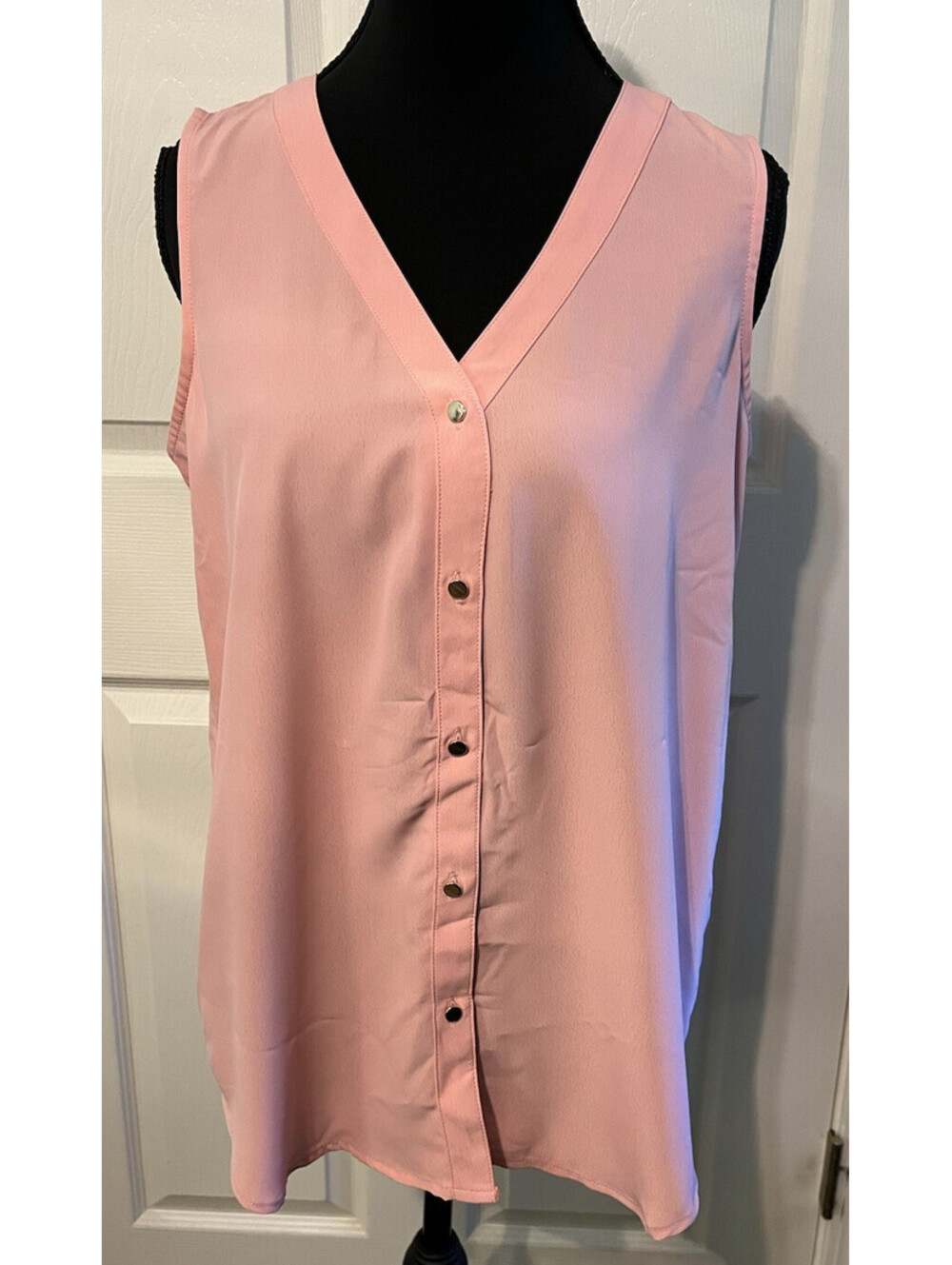 Maurices NWT Pink Sleeveless Button Down Blouse Gold Buttons Small